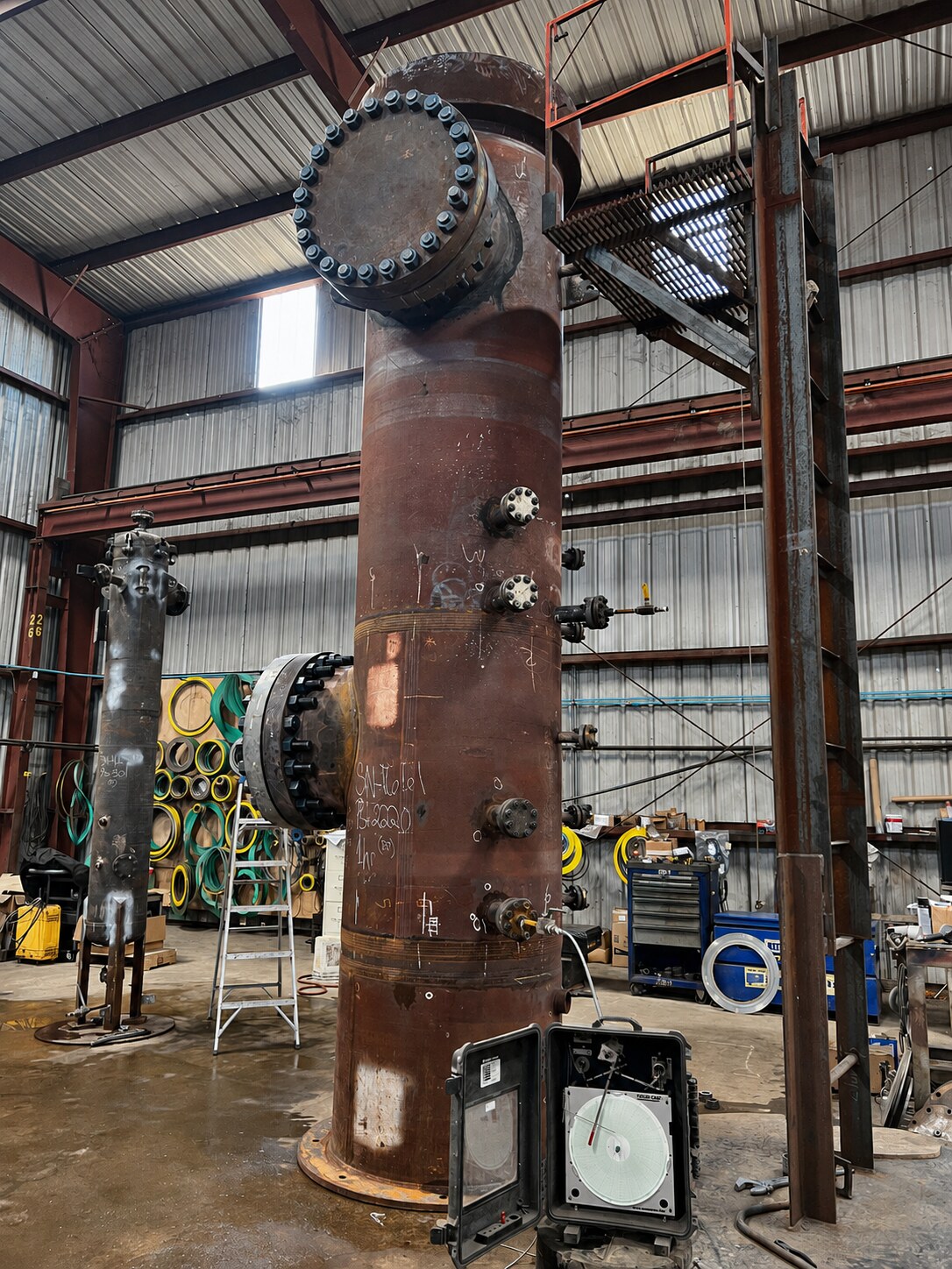 Large process vessel undergoing an in-house hydrostatic pressure test at HPD